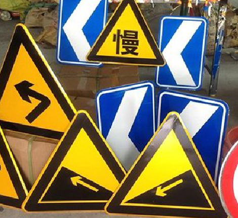 巴东标识标牌中颜色的确定是很重要的。